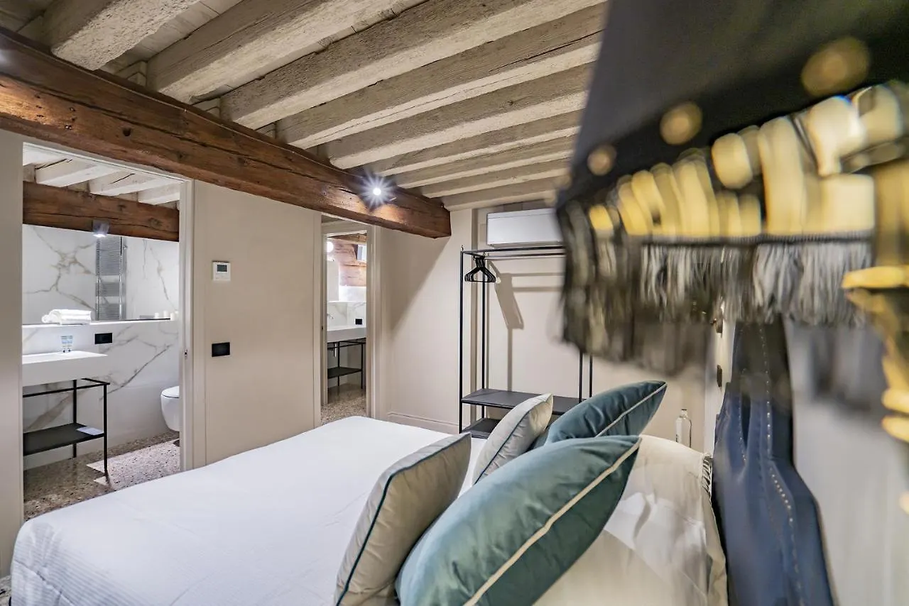 Corte Rubbi 1 A True Canal-Side Experience Венеция Апартаменты