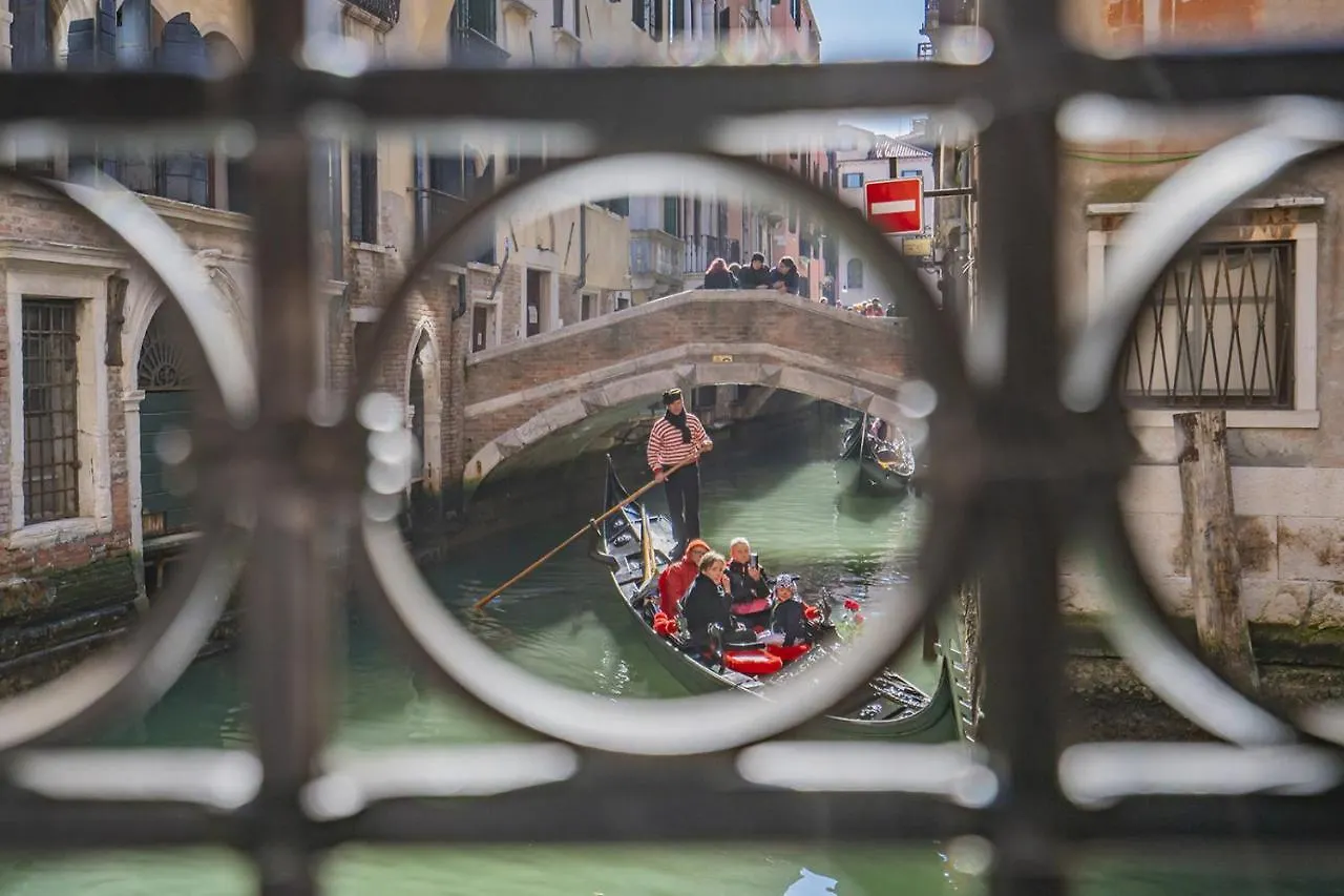 Corte Rubbi 1 A True Canal-Side Experience Venise Appartement