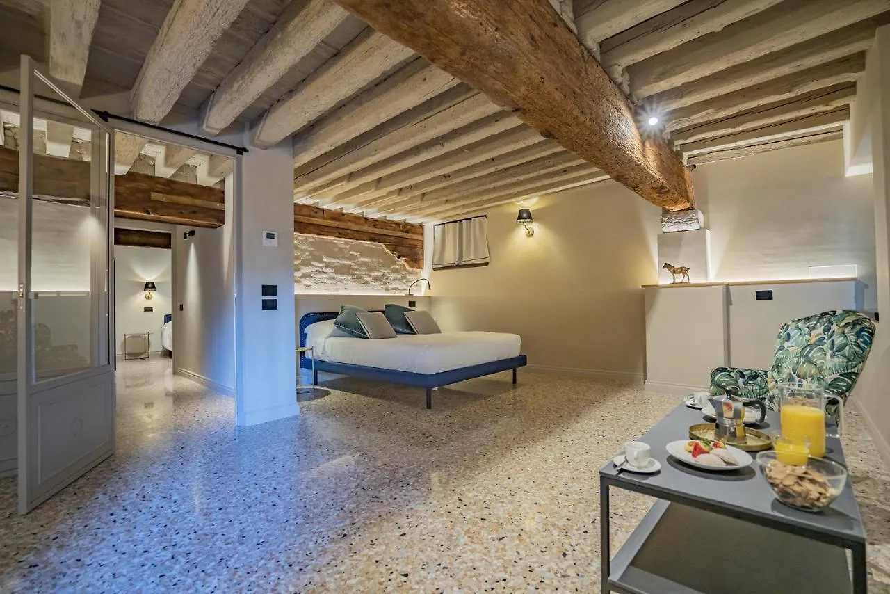 Corte Rubbi 1 A True Canal-Side Experience Venise Appartement