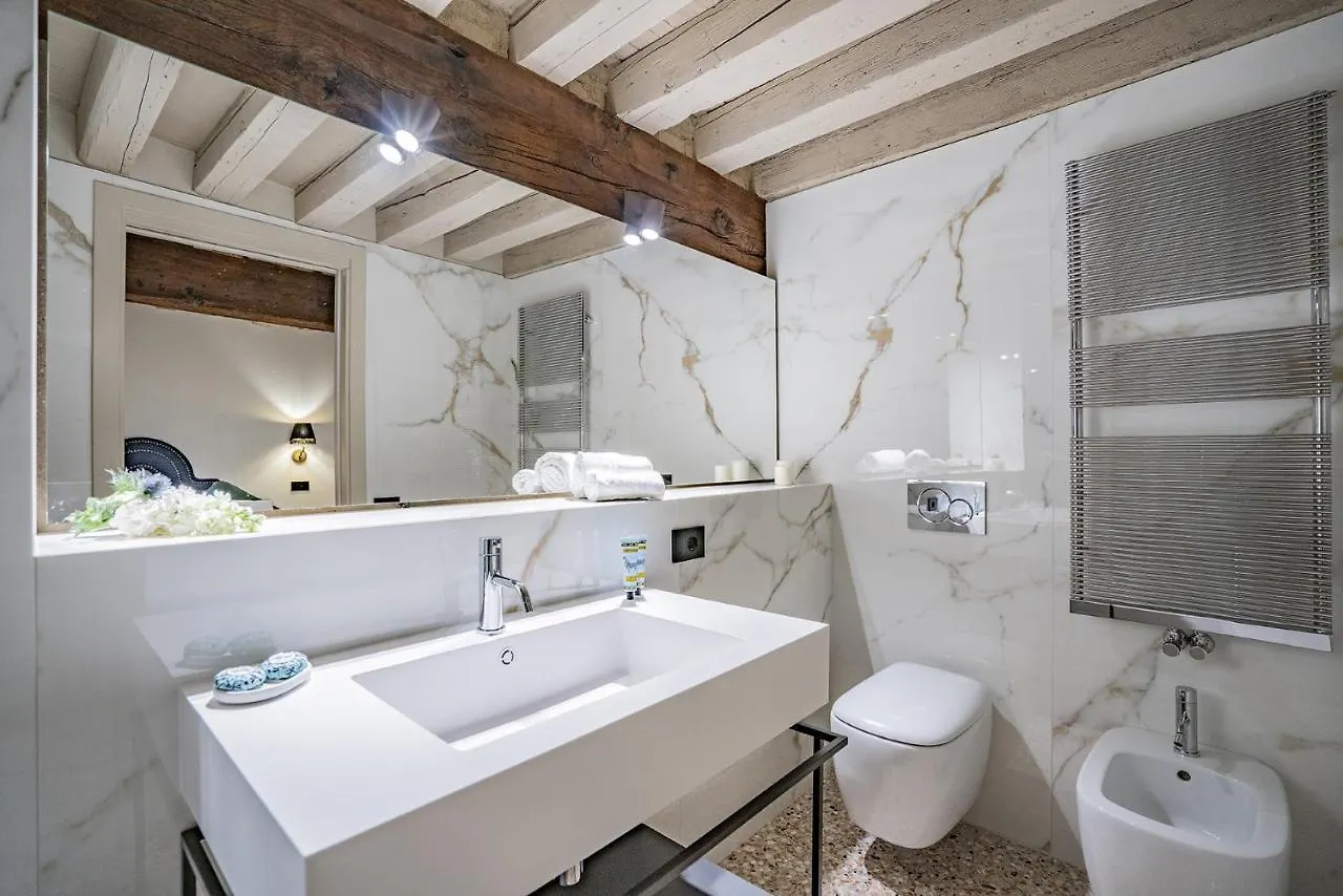 Corte Rubbi 1 A True Canal-Side Experience Venise Appartement